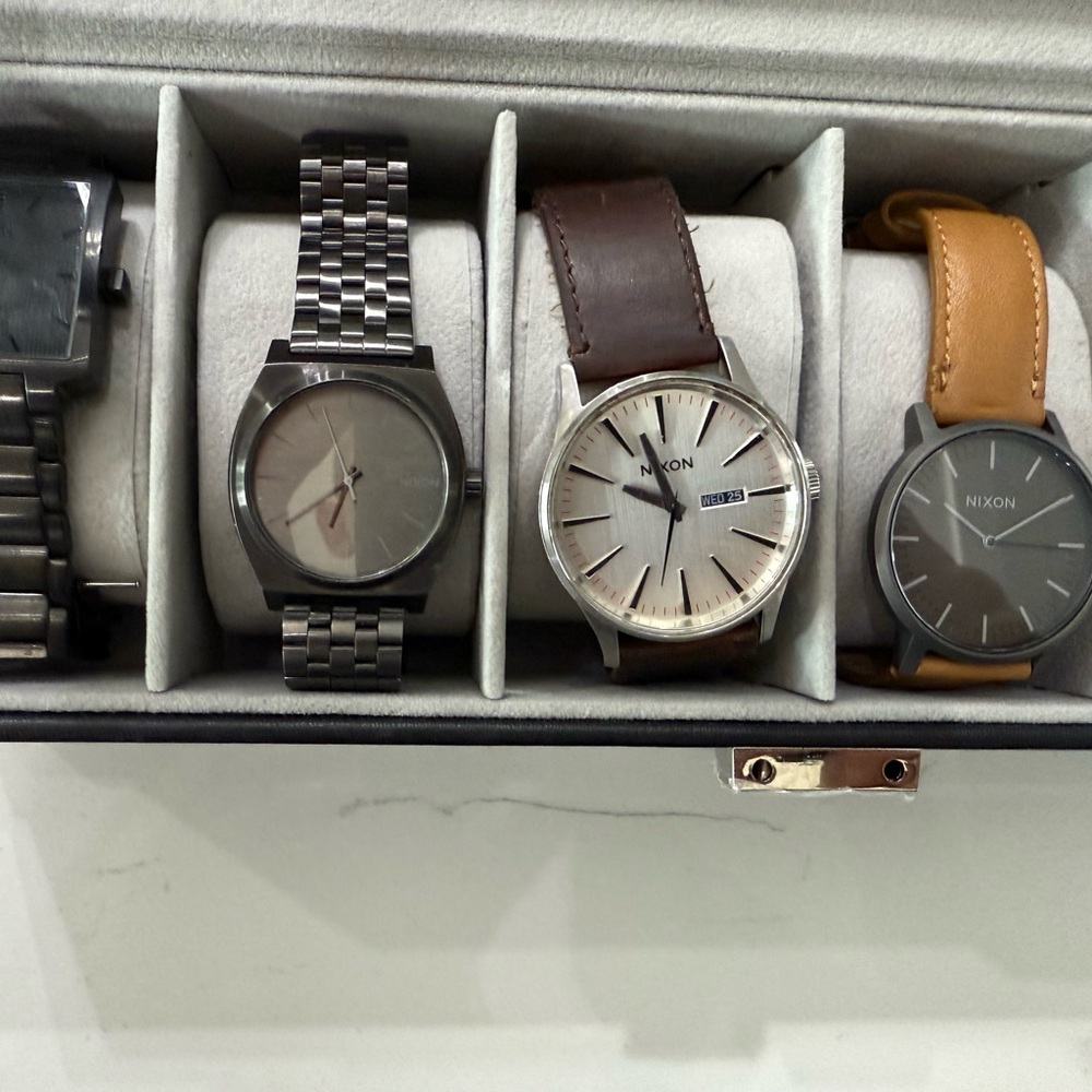 Nixon Men's Watch Set (needs batteries)/Watch box